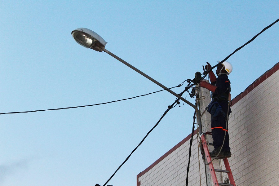 "Electricité pour tous"/ Le gouvernement sort le grand :  72 000 ménages et 7 168 centres bientôt raccordés