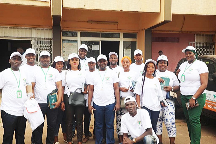 Yamoussoukro : 100 jeunes, mobilisés pour la promotion de la paix, sillonnent les rues de la capitale politique