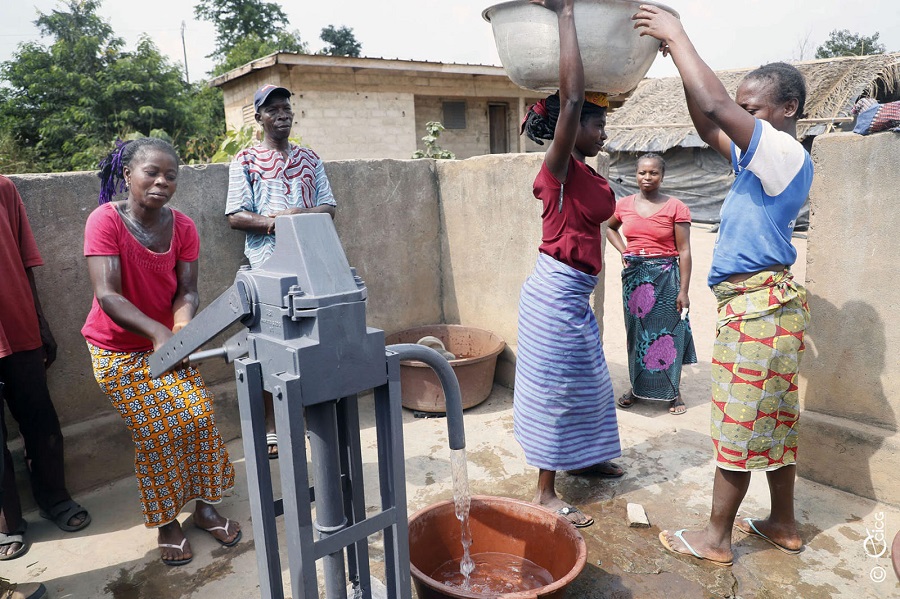 Hydraulique villageoise : la Coordination du PA-PsGouv visite la Pompe à Motricité humaine (PMH) réparée de Tchindjébo (Yamoussoukro)