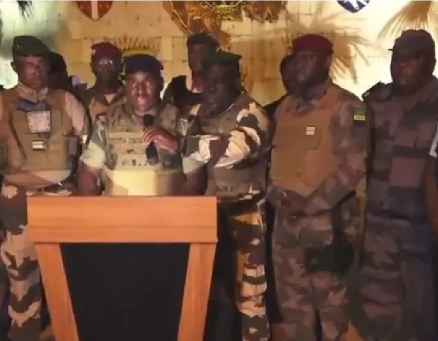 Bruits de bottes au Gabon :  le président Ali Bongo placé en résidence surveillée