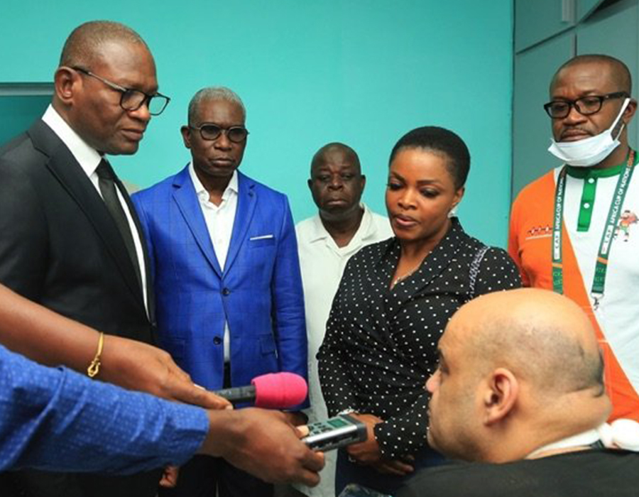CAN 2023 : de retour de Yamoussoukro un car des journalistes fait une sortie route