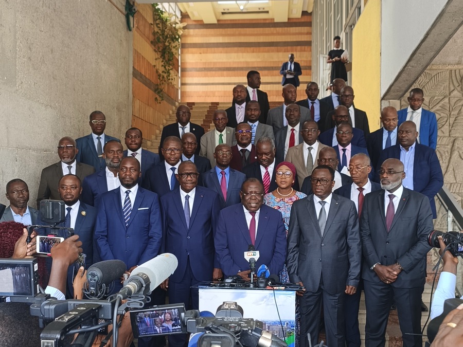 Démolitions des quartiers précaires : le ministre gouverneur et les maires du district d’Abidjan se sont parlé
