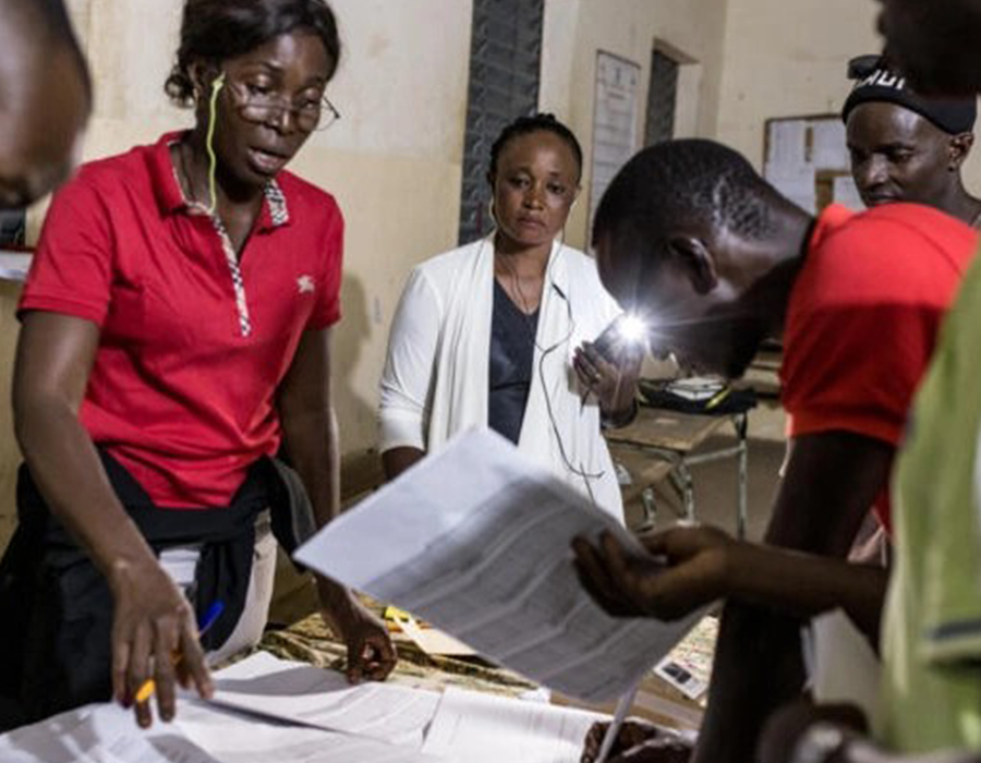 Élection présidentielle au Sénégal : le pays dans l'attente des résultats