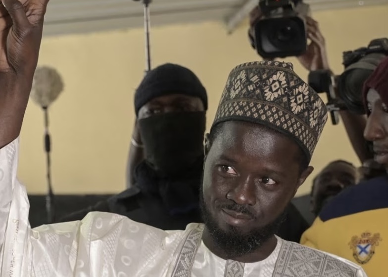 Sénégal : Victoire “historique” de Bassirou Diomaye Faye, félicité par son rival Amadou Ba