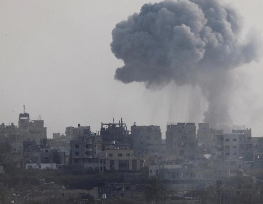 Gaza: les Palestiniens accusent Israël d'un «massacre» après des frappes contre des déplacés à Rafah