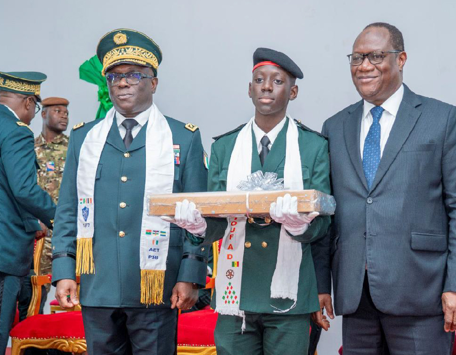 École militaire préparatoire technique (EMPT) de Bingerville : 115 enfants de troupe, dont 30 filles, de la 78e promotion font leur baptême