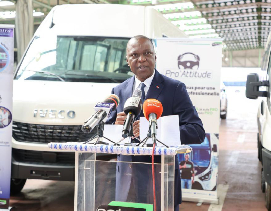 SOTRA : le ministre des Transports, Amadou Koné, annonce l'arrivée d'ici à fin décembre de près de 300 autobus neufs et d'une dizaine de bateaux-bus