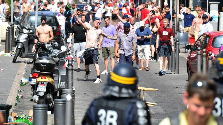 Royaume-Uni : les violences se poursuivent malgré les annonces du gouvernement