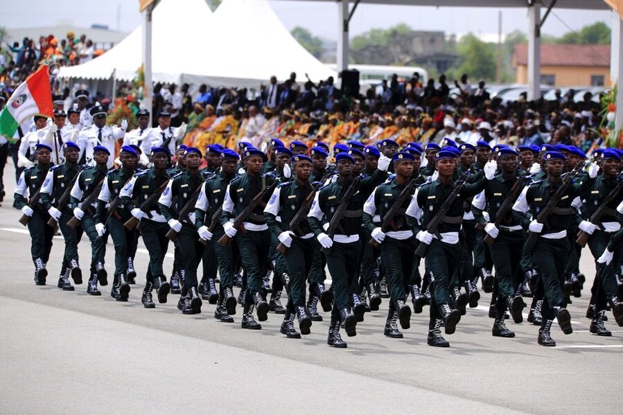 64ème anniversaire de l'indépendance de la Côte d'Ivoire : grande parade militaire  à Grand - Bassam