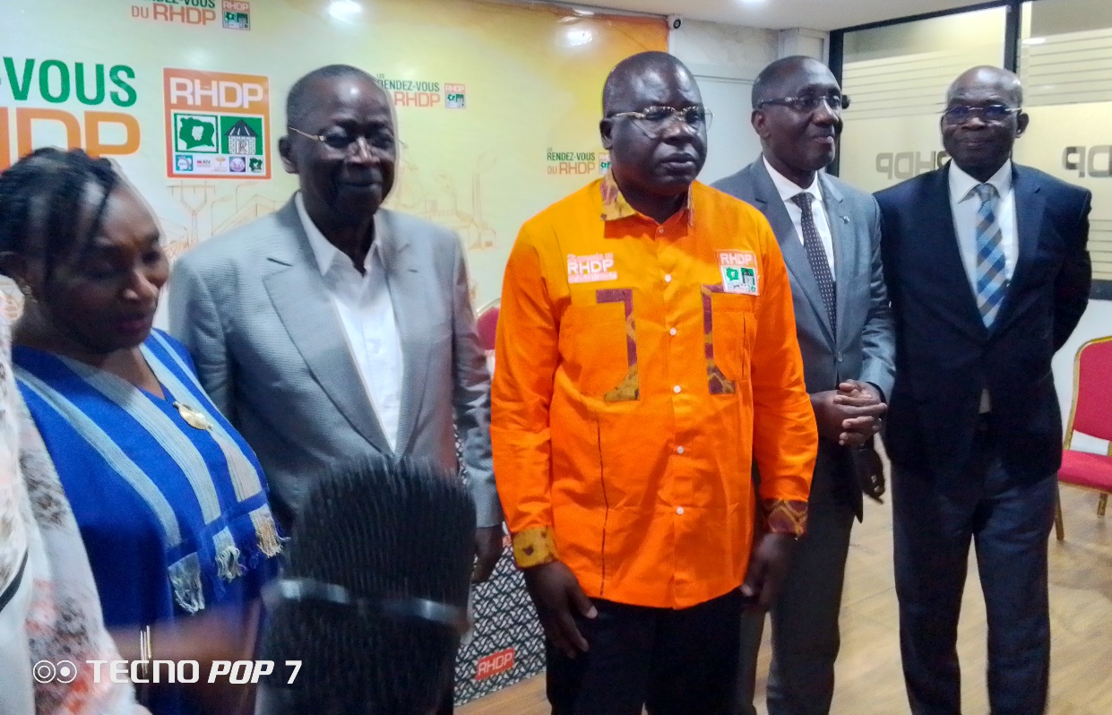 Présidentielle 2025/ Rencontre avec les cadres des Districts des Lacs et de Yamoussoukro. Amedé Kouakou: " il faut que les parents aillent voter massivement en faveur du Président Alassane Ouattara ’’