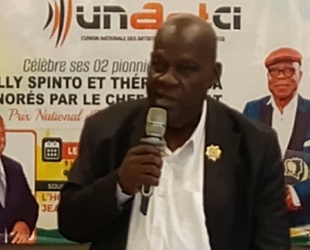 Cérémonie d’hommage de l’Unartci au chef de l'État, à Bailly Spinto et Thérèse Taba.  Le parrain Séa Jean Honoré aux artistes : « Aimond Williams est aux côtés de la République »